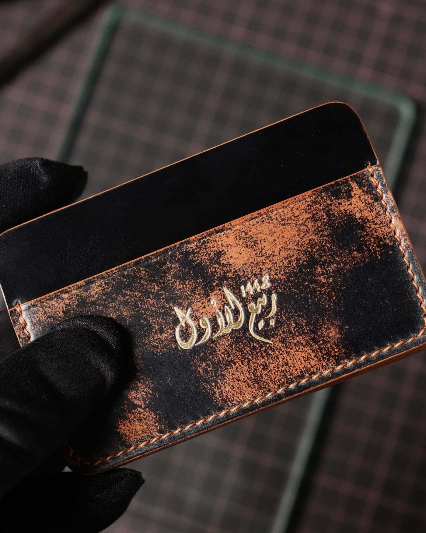 محفظة “زمرد” - بلون: Classic Black ⚫️/ Marbled 🟤 — صورة 2 من 6